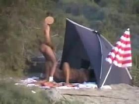 Mature bitch masturbates for voyeurs at nude beach