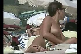 Sexy amateur hidden beach voyeur video