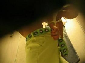 Girl gets booty in tiny thong spied in dressing room