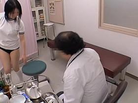 Sexy asian cunt fingered by the doctor in real gyno video