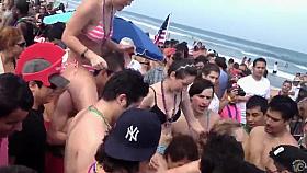 Sexiest girls of the beach are the stars of the day!