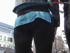 What's hotter than leggins a-hole