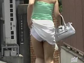 Japanese woman gets her linen filmed on Japan sharking video