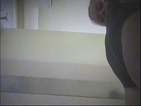 Seducing girl with sweet tits and ass shower cam closeups