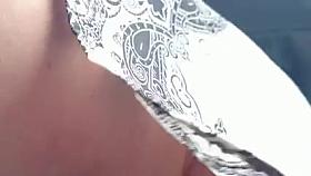 sous la jupe de ma femme.