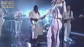 Iggy Azalea and her amazing big booty on stage