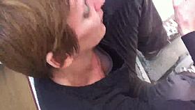 Je filme ses seins... downblouse