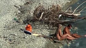 Lazy guy cums into a girlfriend's pussy on the nudist beach