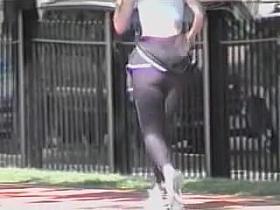 Candid babe keeps her fit and runs in the morning 07zw