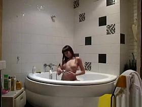 Pettite Cutie Fingering Sshower