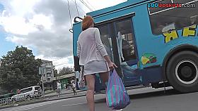 Sexy mini skirt on bubble ass in accidental upskirt
