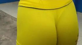 CAVALA SHORTINHO AMARELO