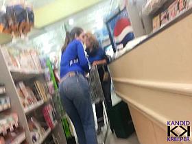 Candid - Thick booty in Levis