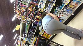 hit milf in yoga pants booty voyeur