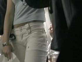 Awesome round ass in tight jeans filmed in public