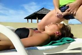 Pretty babe doesn&rsquo;t have a clue about what&rsquo;s going on