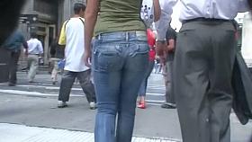 Street voyeur hunting for yummy booties.