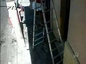 Candid camera voyeur presents cute girl with a round bum on the ladder.