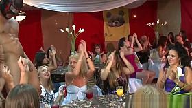 Girlfriend gone wild cocksucking a stripper