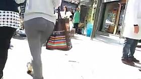 Buerette au jolie fesse en legging