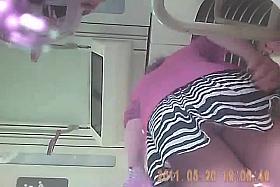 32. Upskirt2011 - Nice Teen ass. Panty?