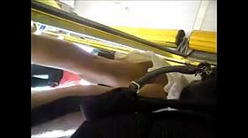 por baixo da saia morena fio dental