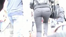 Naughty girlfriend shaking her ass for candid cam