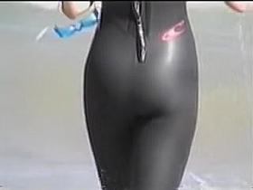 Hot wave riders shaking their candid spandex butts 07zy