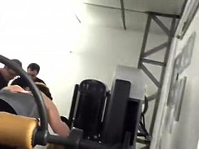 Gym voyeur spies a fit round ass