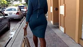 caderona exhibitionist lady with her hot dress