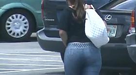 Thick Latina in jeans