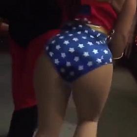 THIS CHICK HAS A PHAT ASS