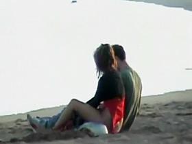 Teenage couple got horny on a beach