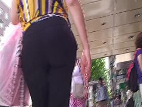 spanish candid booty milf