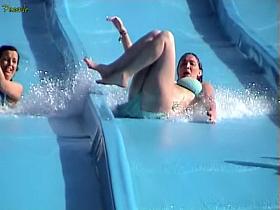 Awesome naked bikini boobs downblouse from the pool