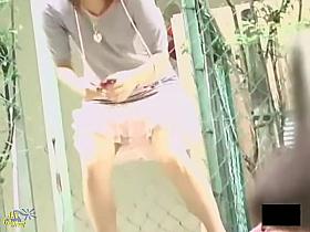 Amazing upskirt video where girls don't mind being filmed