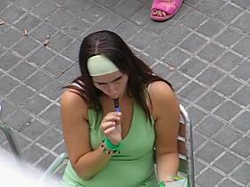 Chupando helado (licking an ice semen)