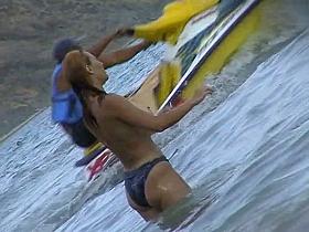 Spycam on beach records amateurs topless and also nude