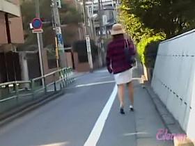 Waiting for the car to pass and then launch the skirt shark