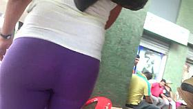 Leggins Morados Negra con un Culote Rico Angulo Horizontal