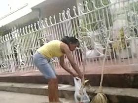 FLASHING 214 milf she look my dick