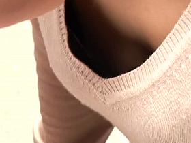 Japanese downblouse model is captured to film some boobs