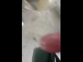 Girl an der Bushaltestelle angewichst