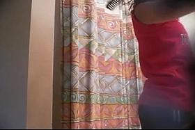 jovencita en la ducha