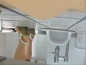 Amateur with big pussy lips spied pissing on toilet