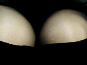 blondy bitch legs in train 2 Blonde Schlampe im Zug 2