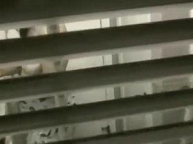 Big shaved pussy spied while peeing