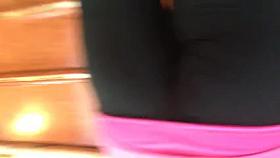 La mia vicina beccata al bar prima di andare a correre