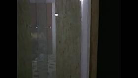 Espiando a la vecina cuando se cambia