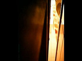 une collegue prend sa douche chez moi